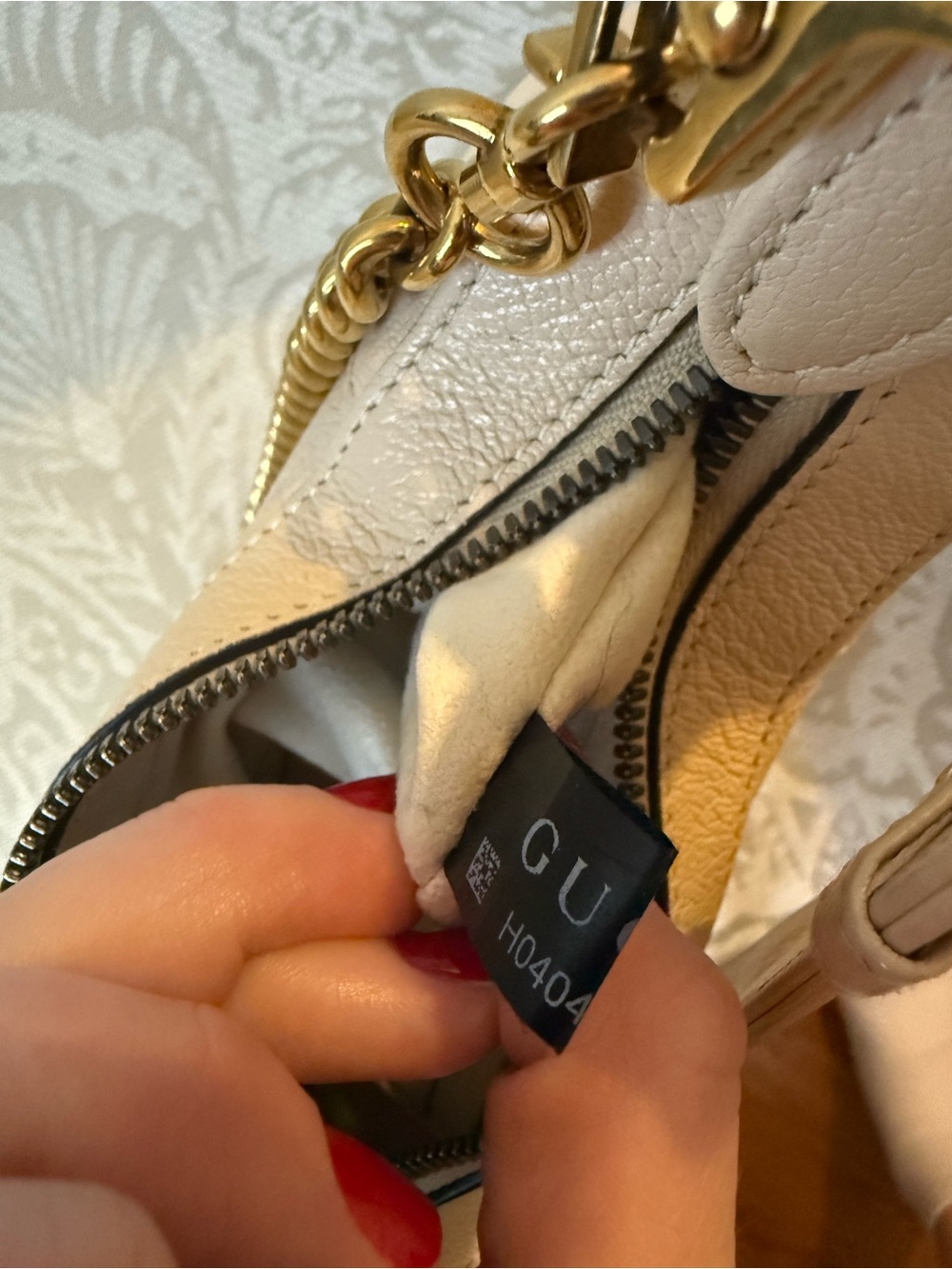 Gucci Aphrodite Small Shoulder Bag in Ecru - Picture 12 of 16